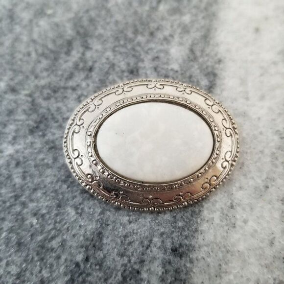 Vintage White Center and Silver Tone Oval Brooch, Lapel Pin - Picture 1 of 5